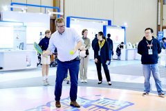 智能采血机械人能够针肘部静脉血管进行采血穿